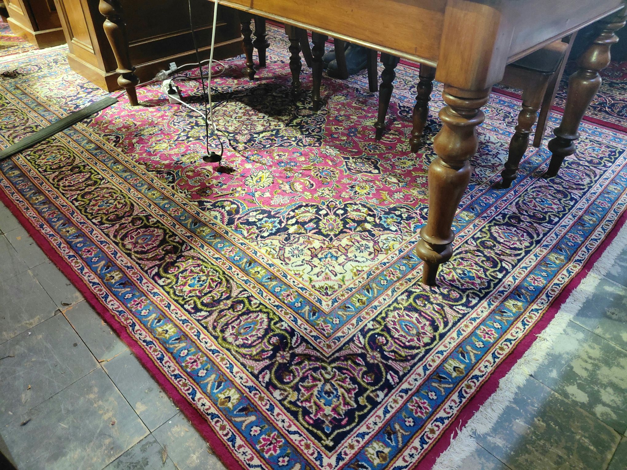 112 · PERSIAN KASHAN RUG