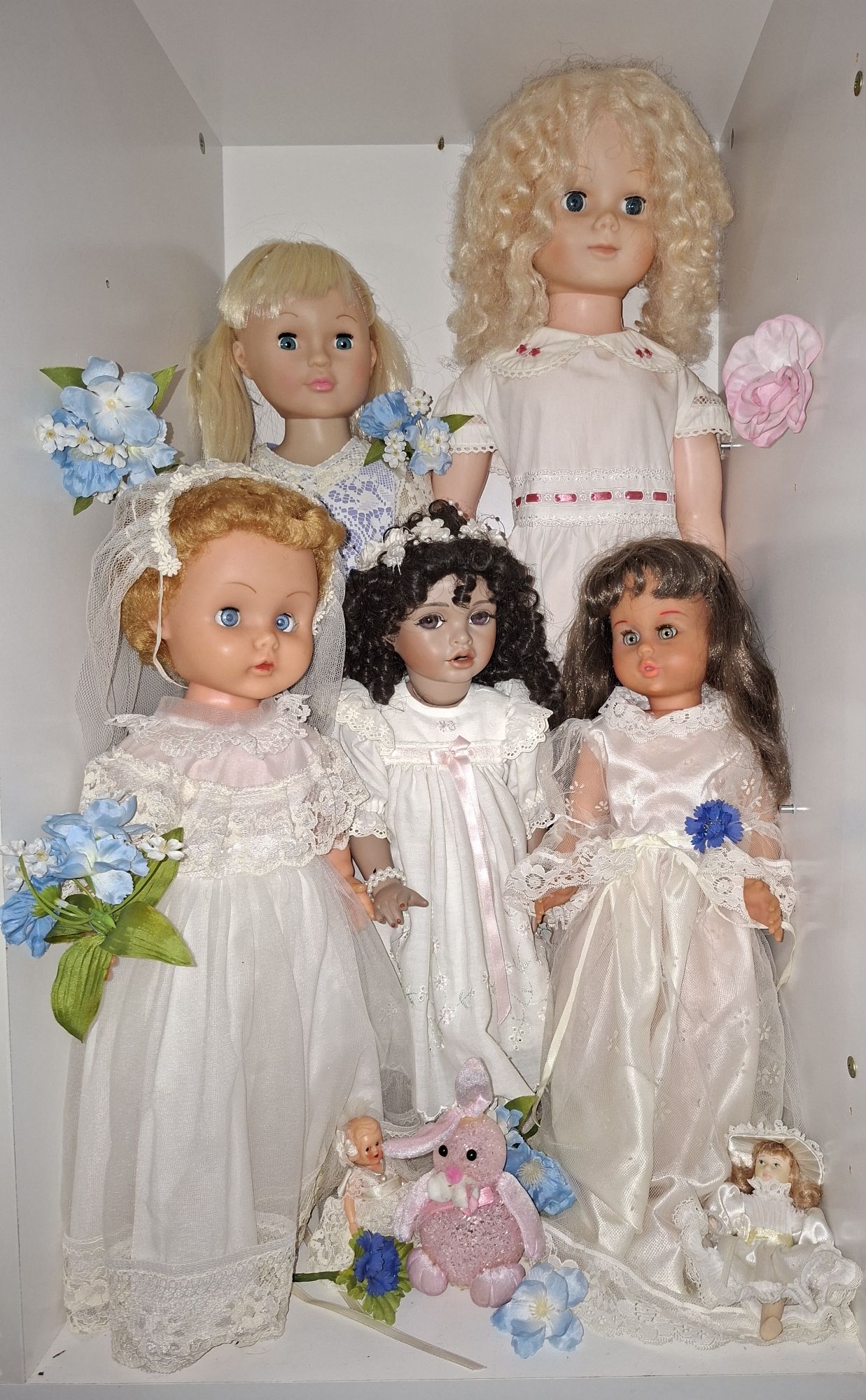 286 · ASSORTED DOLLS