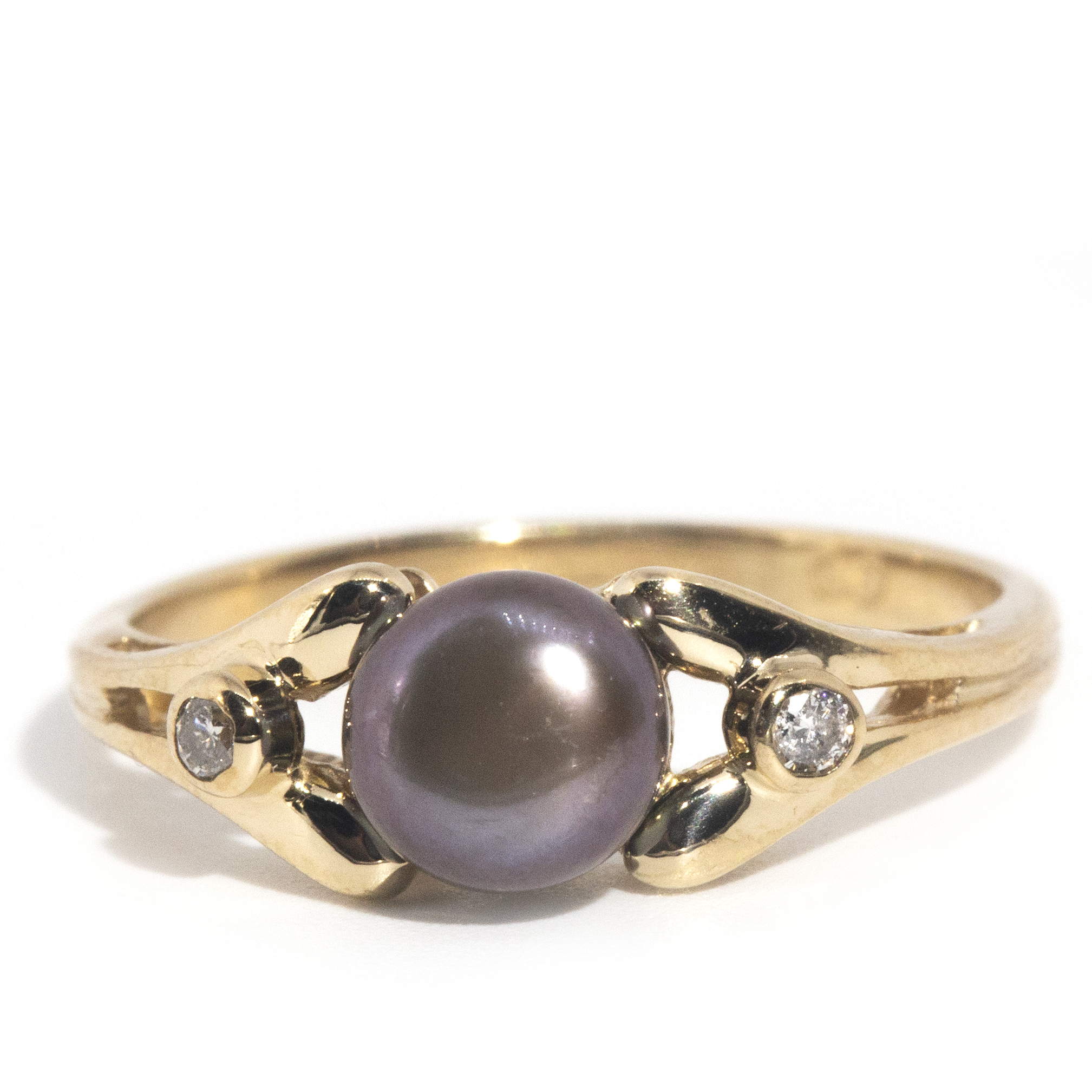 2520 · 9 Carat Gold Pearl & Diamond Ring