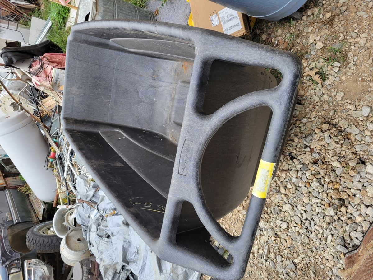 Rubbermaid Utility Tilt Cart Midwest Auctions LLC
