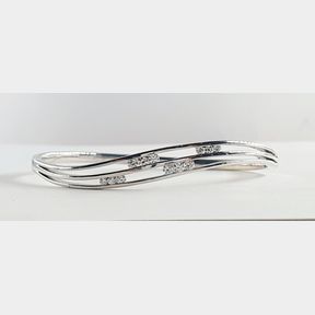 18CT WHITE GOLD BANGLE WITH 0.450CT DIAMONDS COLOUR HI CLARITY VS - 51929/12824