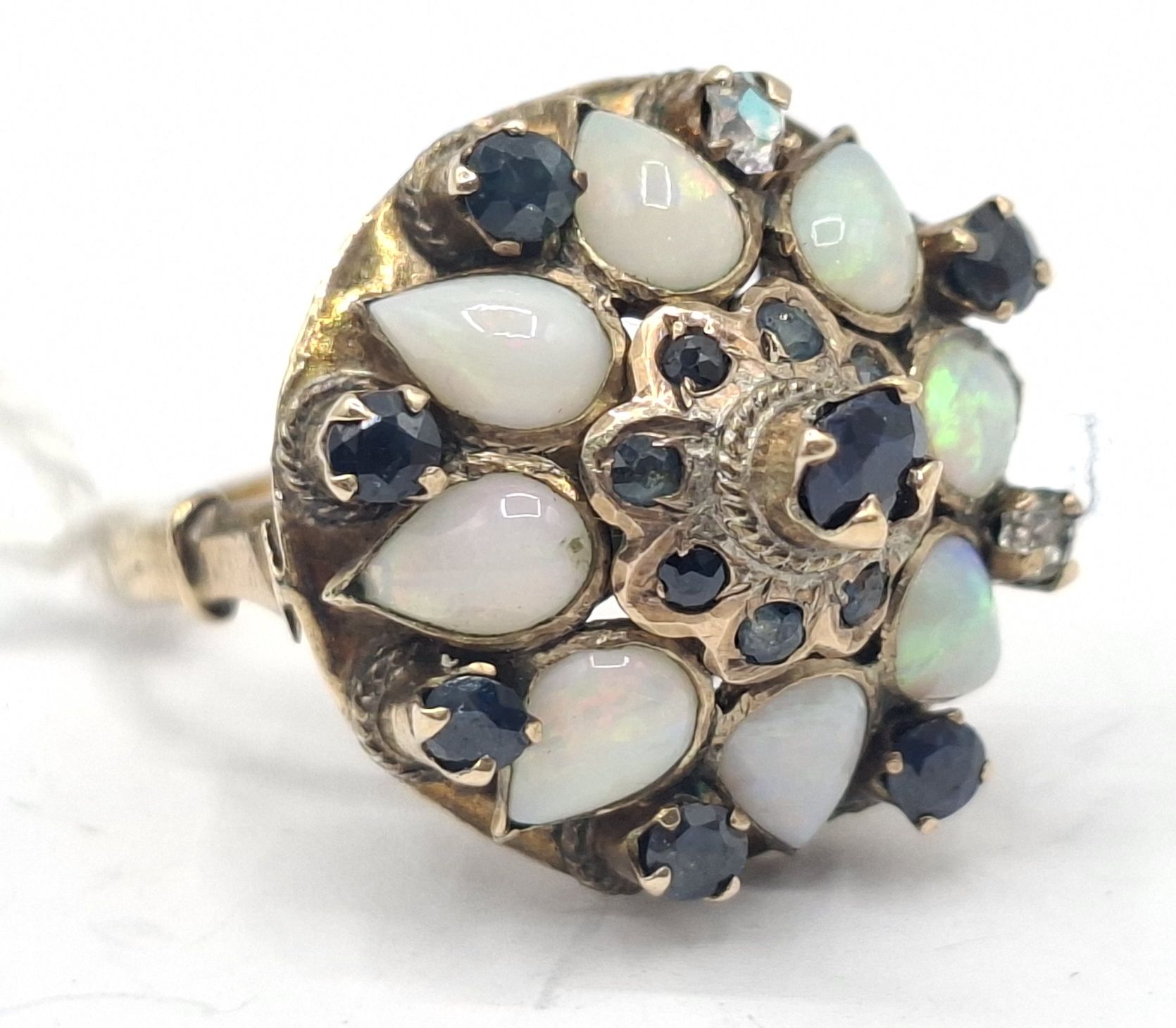 1094 · 9CT COCKTAIL RING
