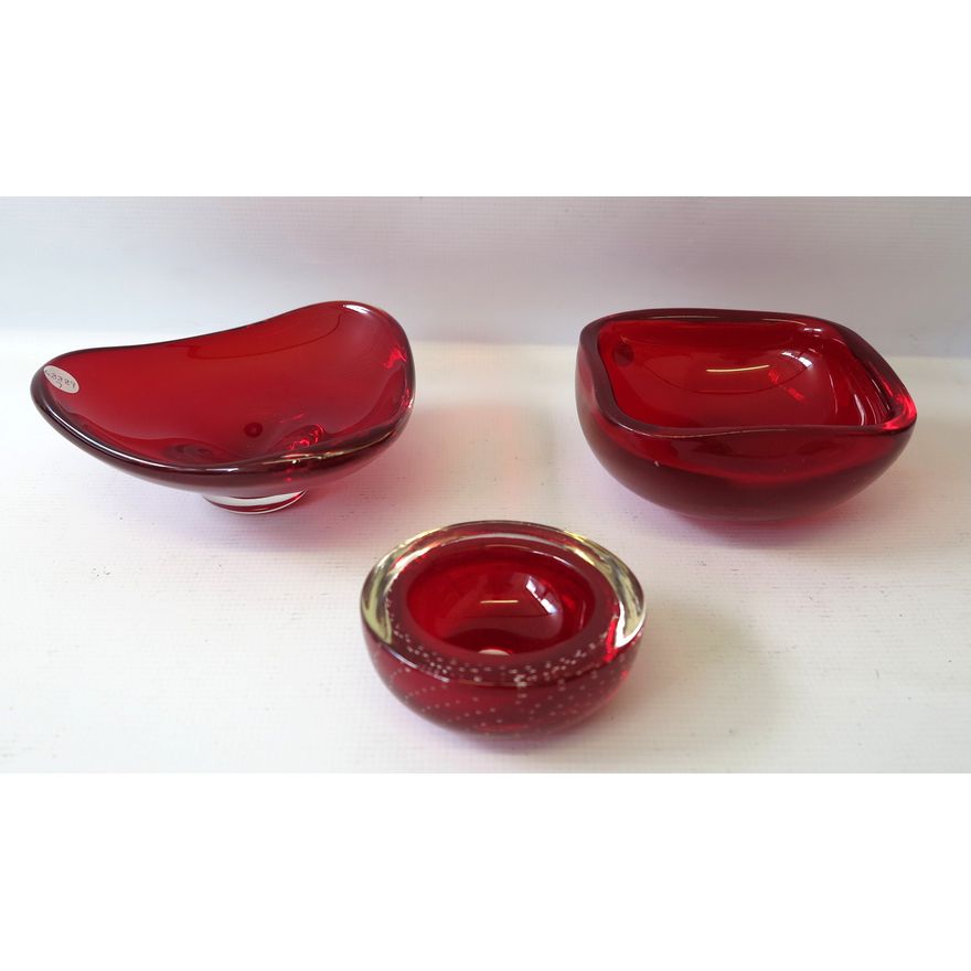 COLLECTION OF 3 GLASS BOWLS