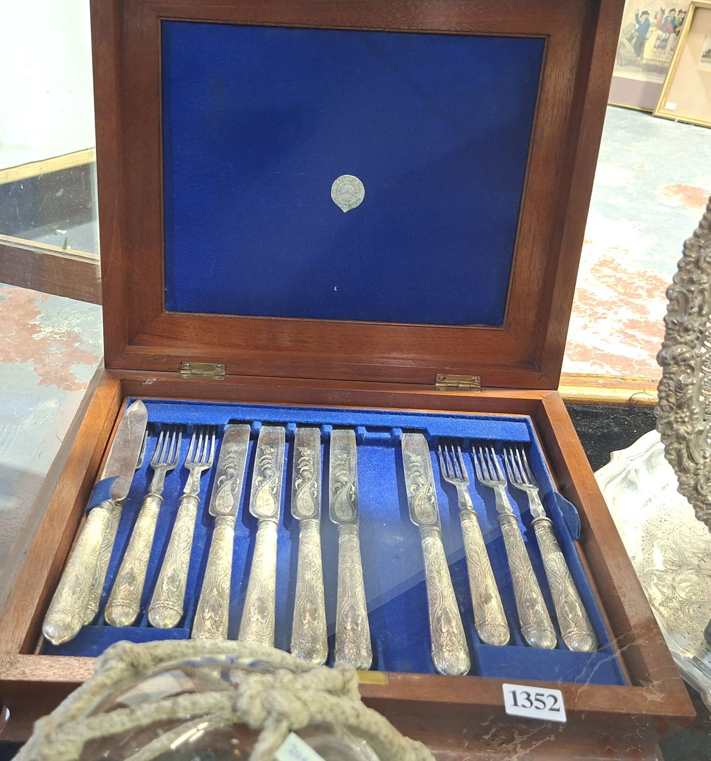 1352 · VICTORIAN SILVER PLATED FISH SERVICE
