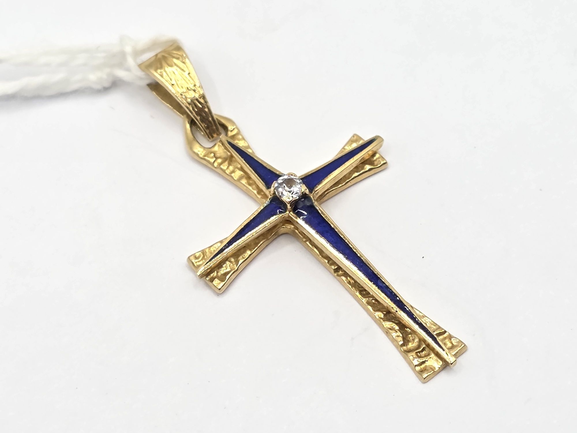 18ct Gold Enamel Pendant