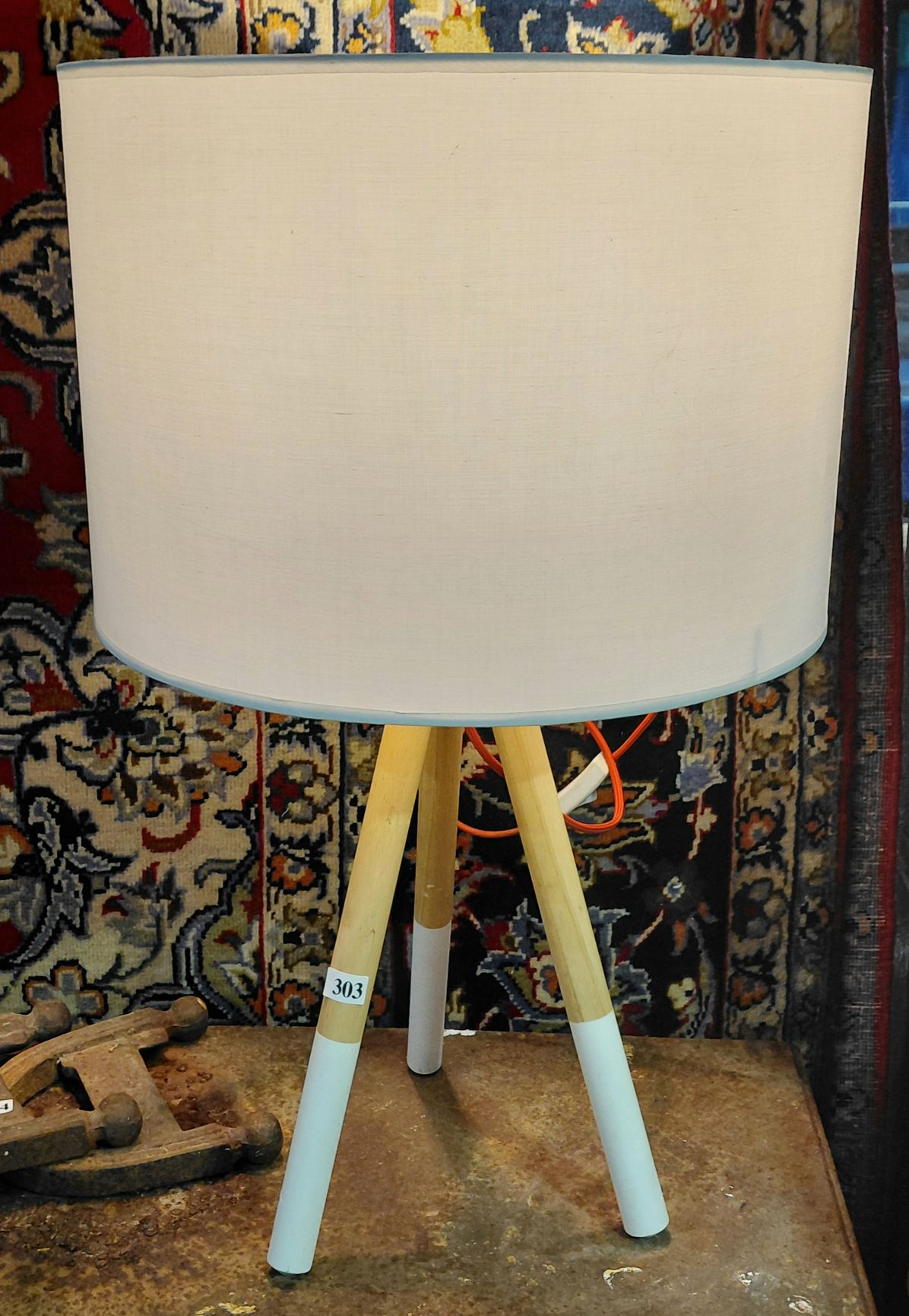 303 · MODERN TABLE LAMP
