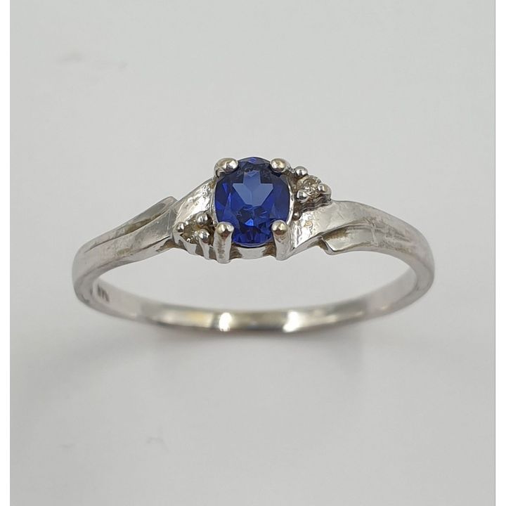 9ct W/G Sapphire & Diamond Ring