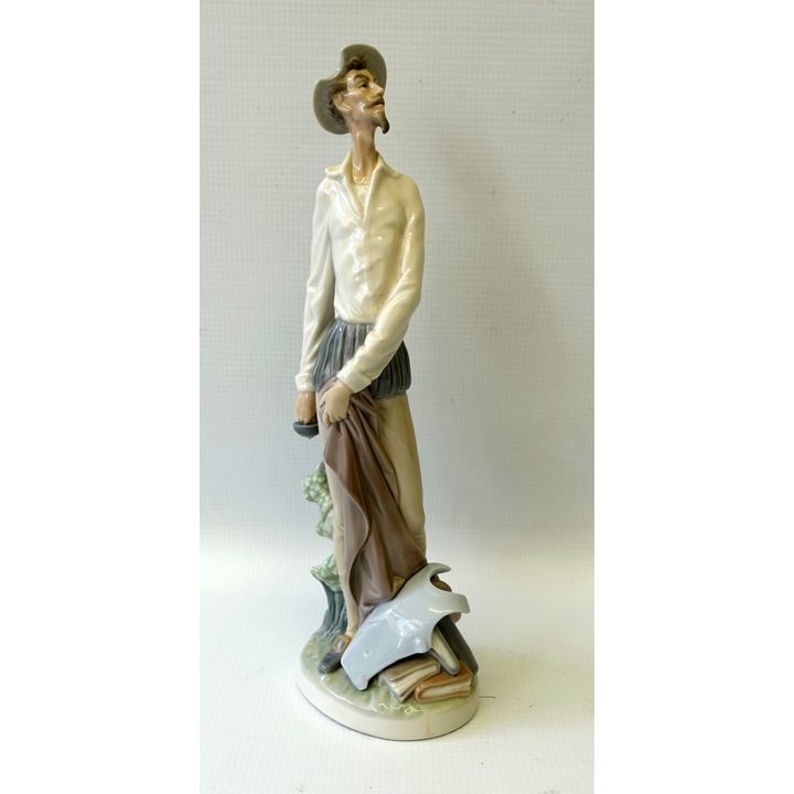 LLADRO FIGURE
