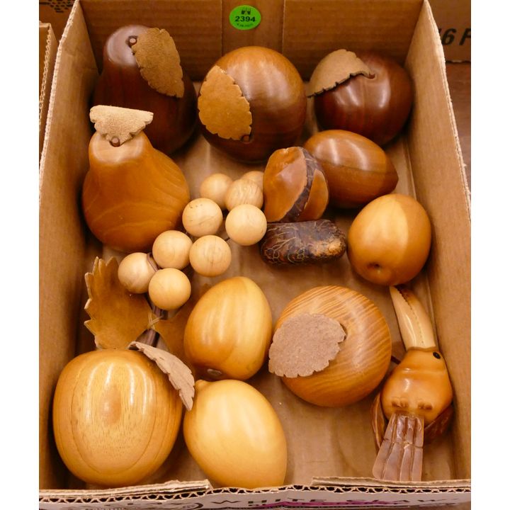 Box 12pc Midcentury Wood Fruit