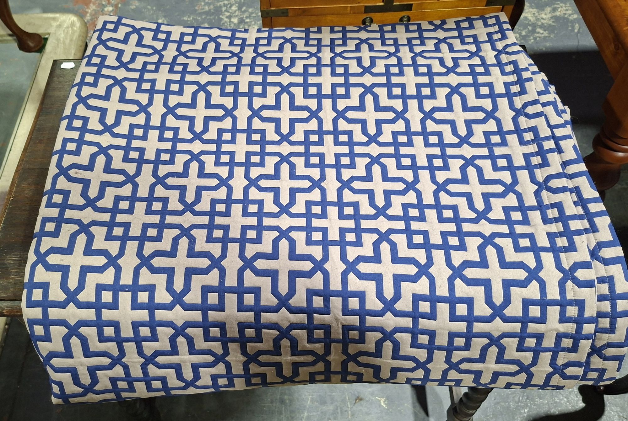 Queen Size Sheridan Bedspread