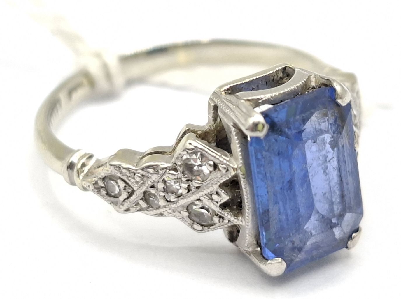 18ct Gold Sapphire Diamond Ring