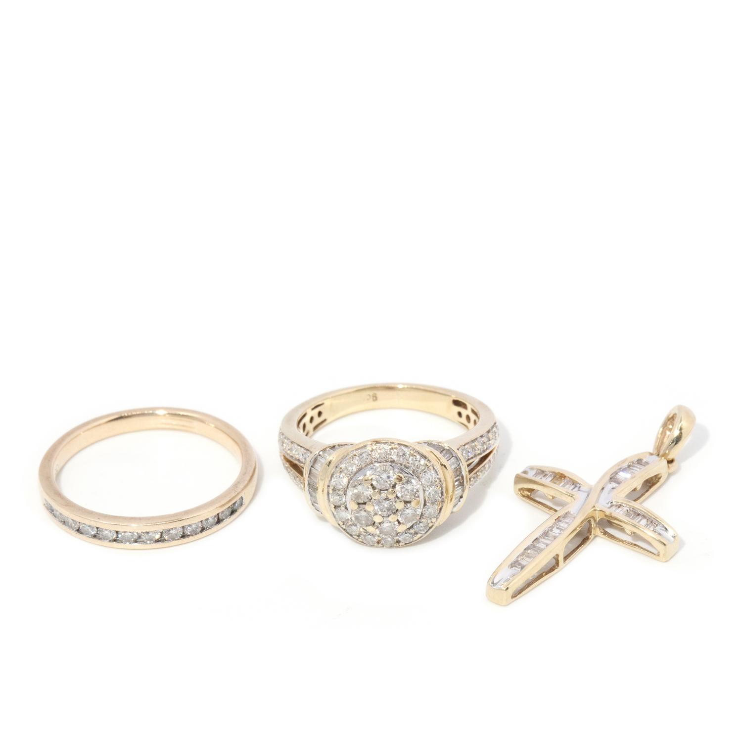Assorted 9 carat gold jewellery items