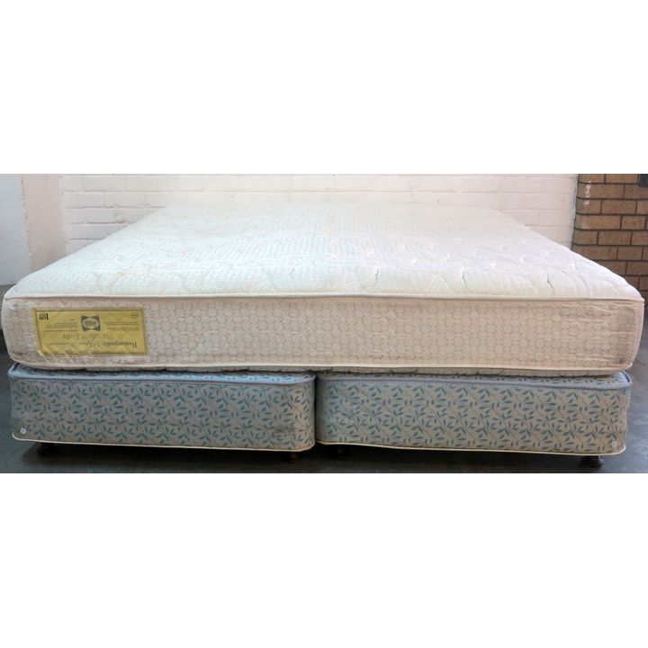 SEALY POSTURPEDIC KING SIZE MATTRESS AND BASES,