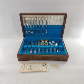 Tudor Plate Silverplate "Bridal Wreath" Flatware 49 pc Set in Wood Chest