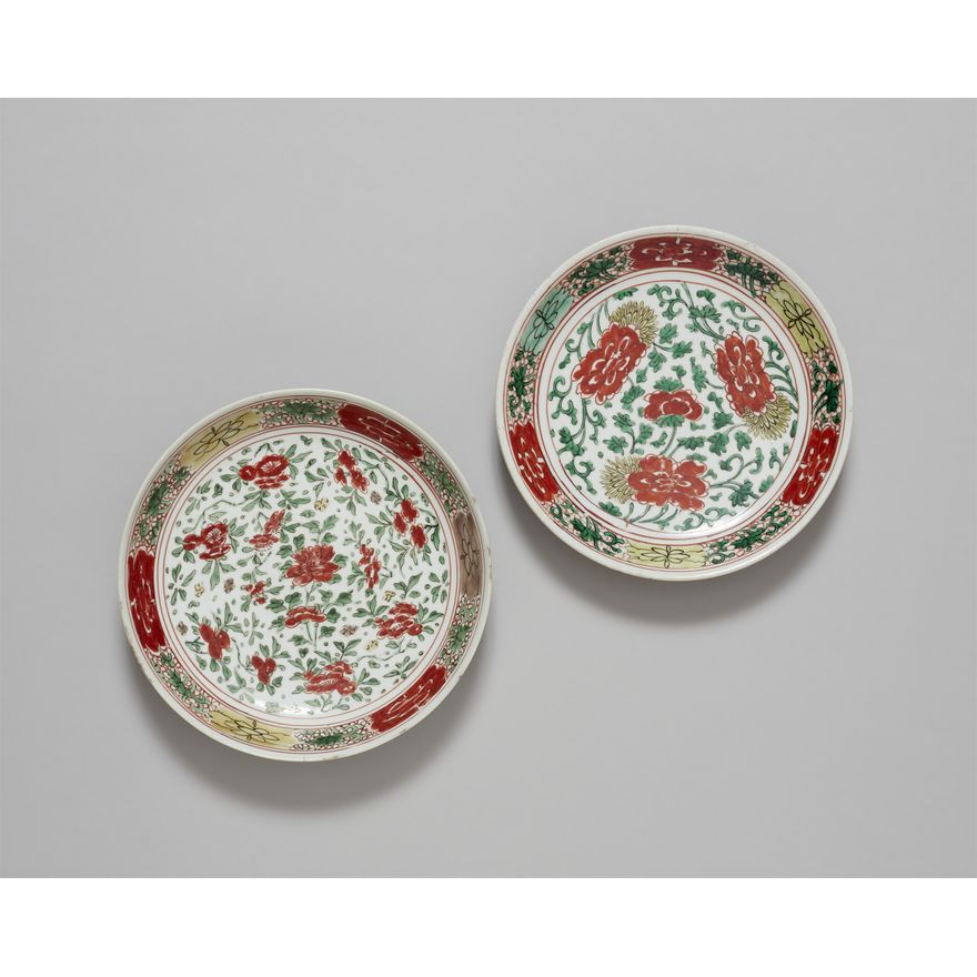 Two wucai dishes. Kangxi era (1662-1722)