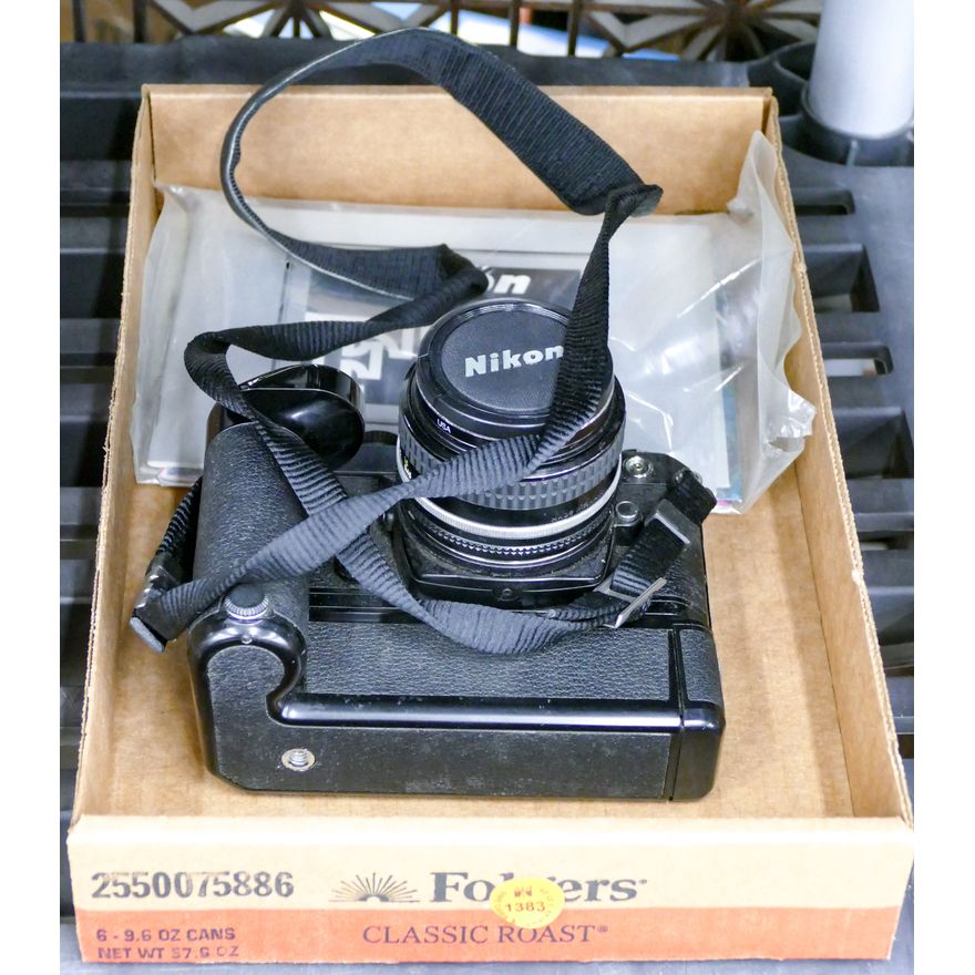 Box Nikon FM Camera with Manuels