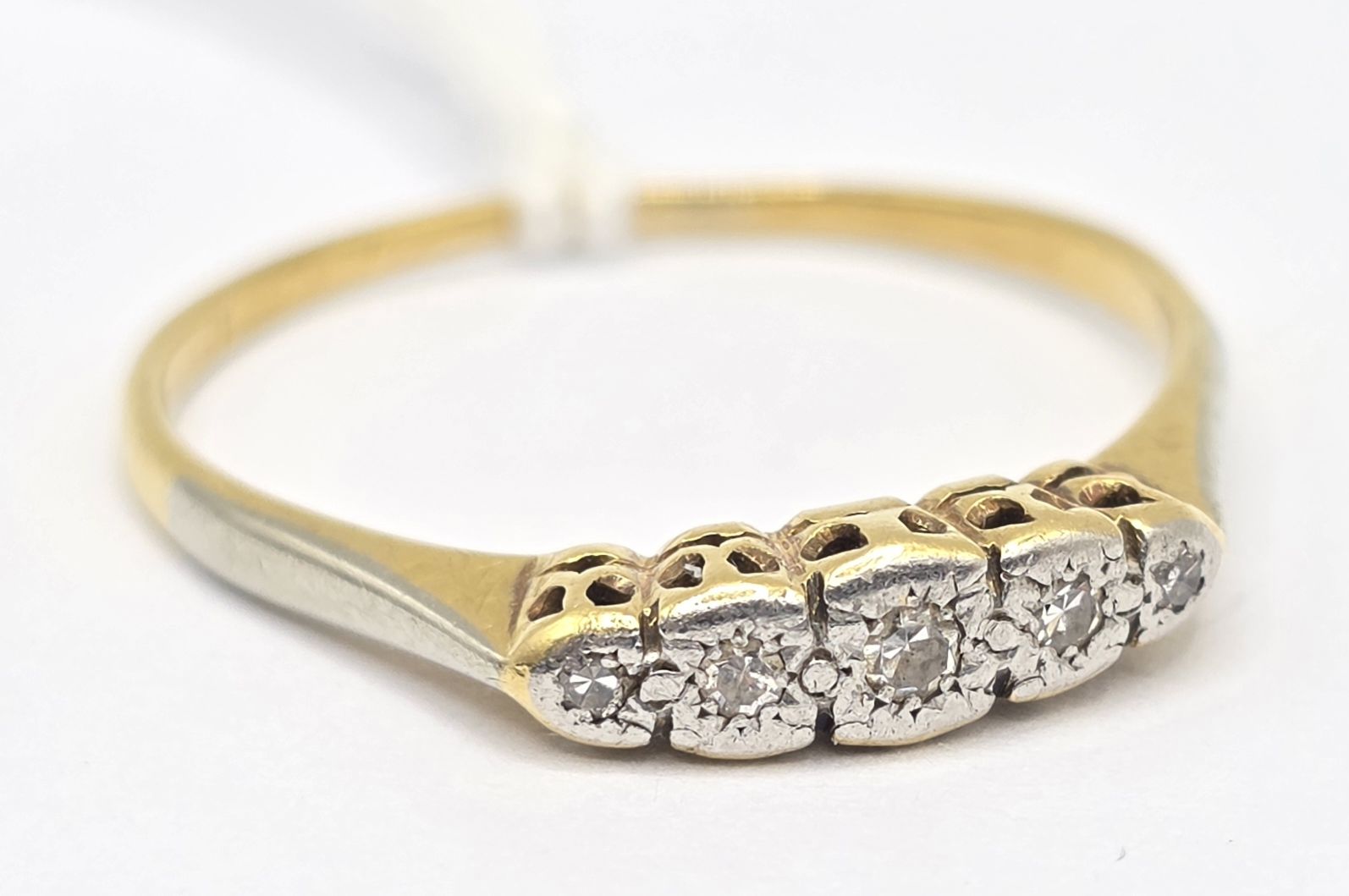 158 · 18CT DIAMOND ROW RING