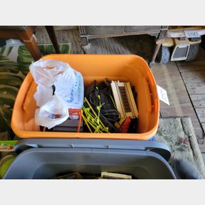 Medium tote of trains, cars and other track systems