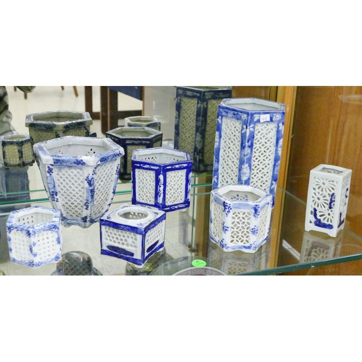7pc Old Chinese B&W Porcelain Cricket Cages 2'' to 7''