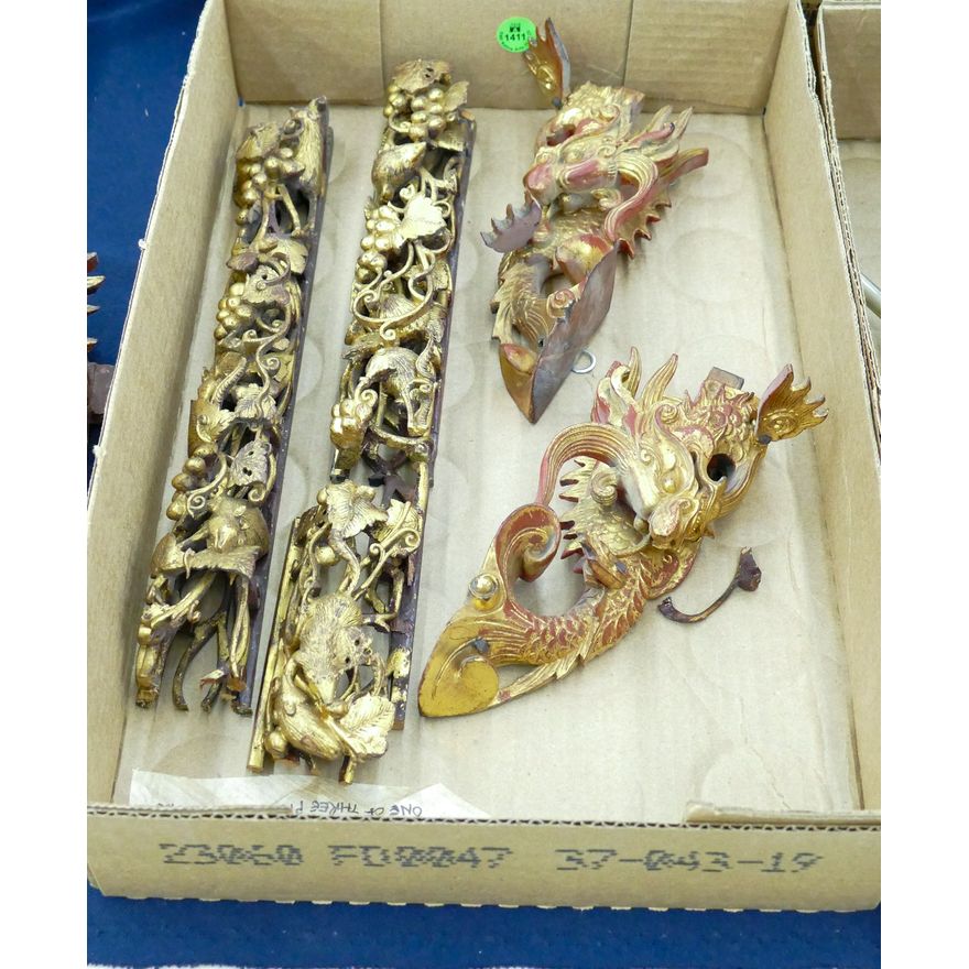 Box Old Chinese Gilt Lacquered Temple Pieces