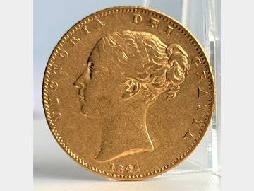 1844 VICTORIA YOUNG HEAD SHIELD GOLD SOVEREIGN (SMALLER 44)
