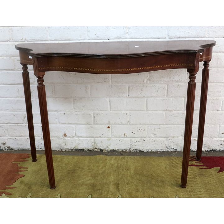 CONSOLE TABLE