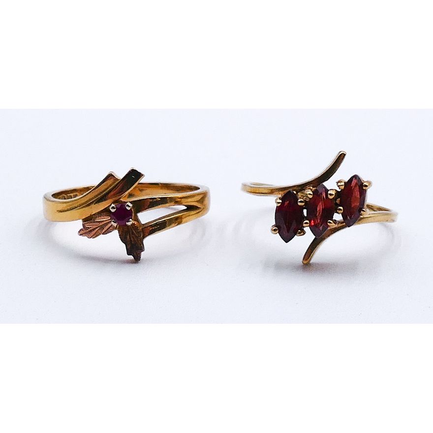 2pc Ladies 10k Red Stone Rings Size 7.5 - 4.9 Grams TW