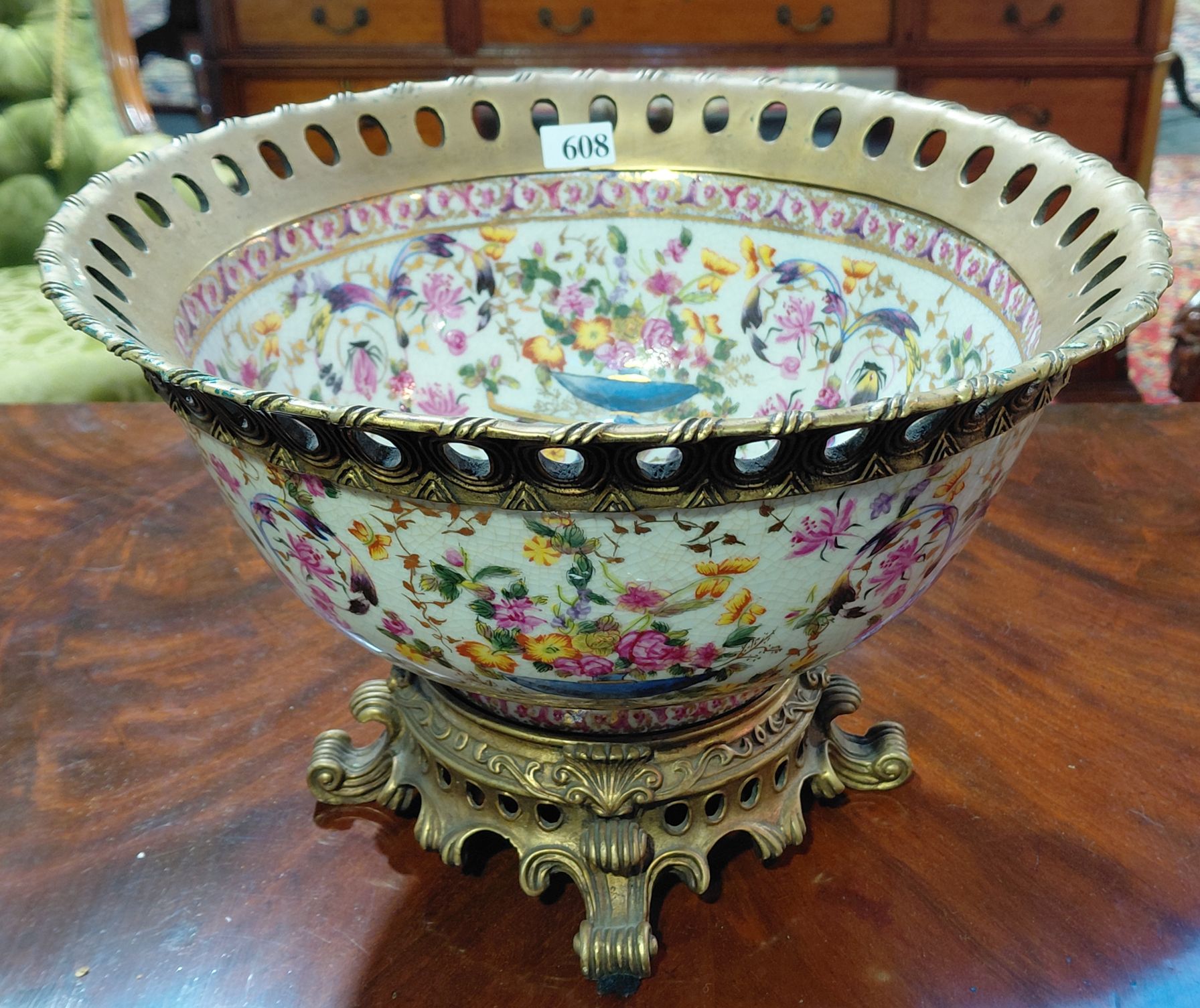608 · DECORATIVE FRUIT BOWL
