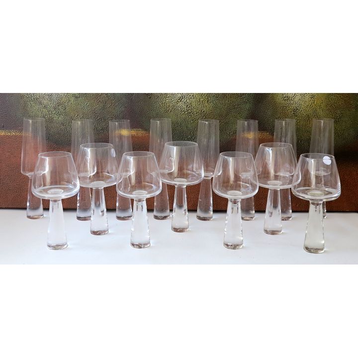 COLLECTION OF 15 CARROL BOYES GLASSES