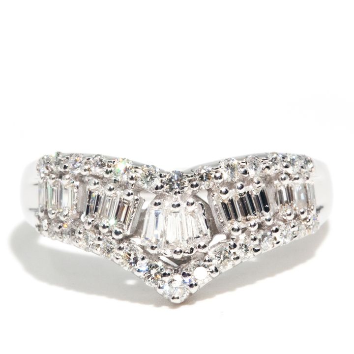 Diamond "V" 18 Carat Gold Ring