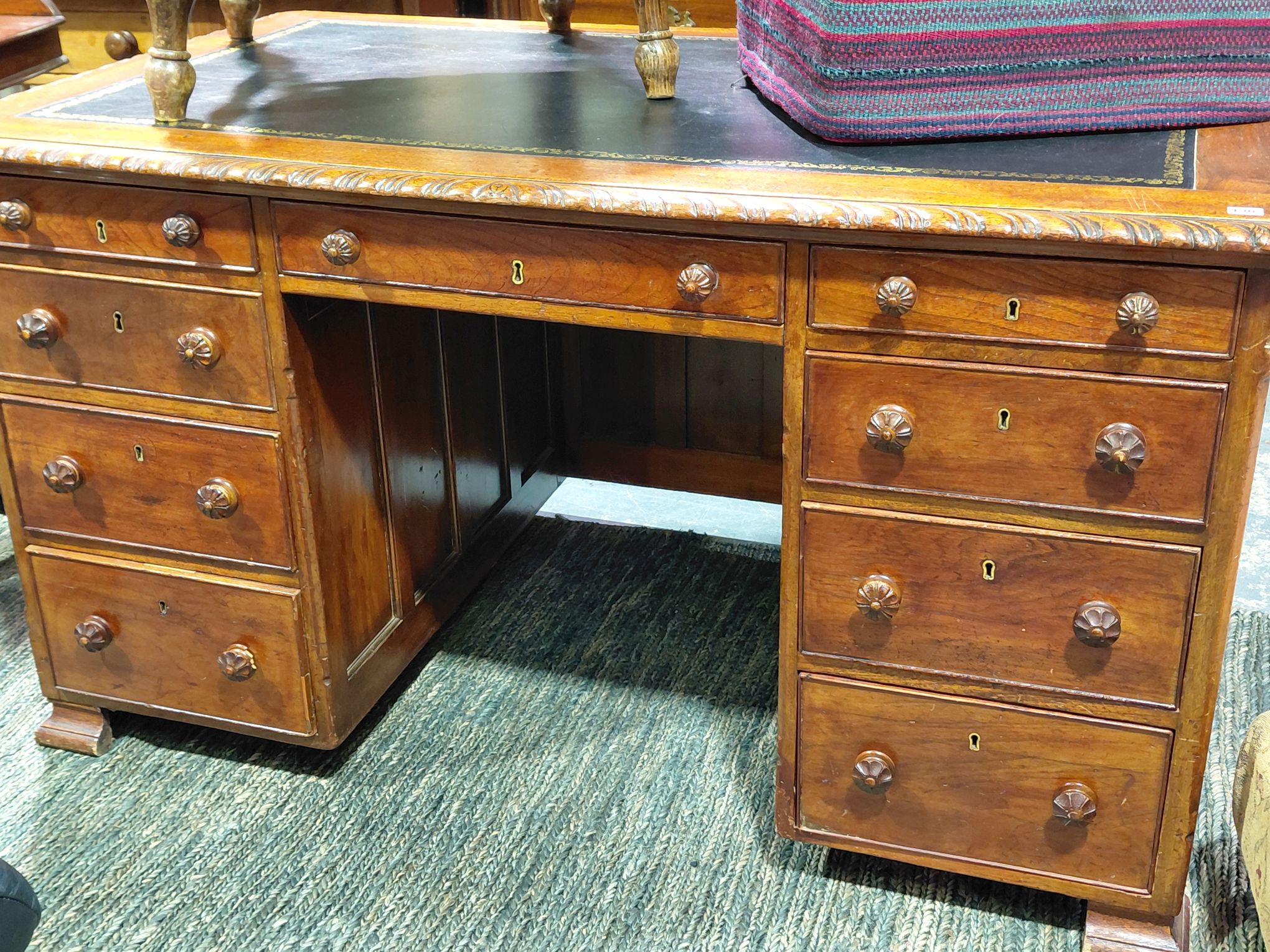 190 · OAK DESK