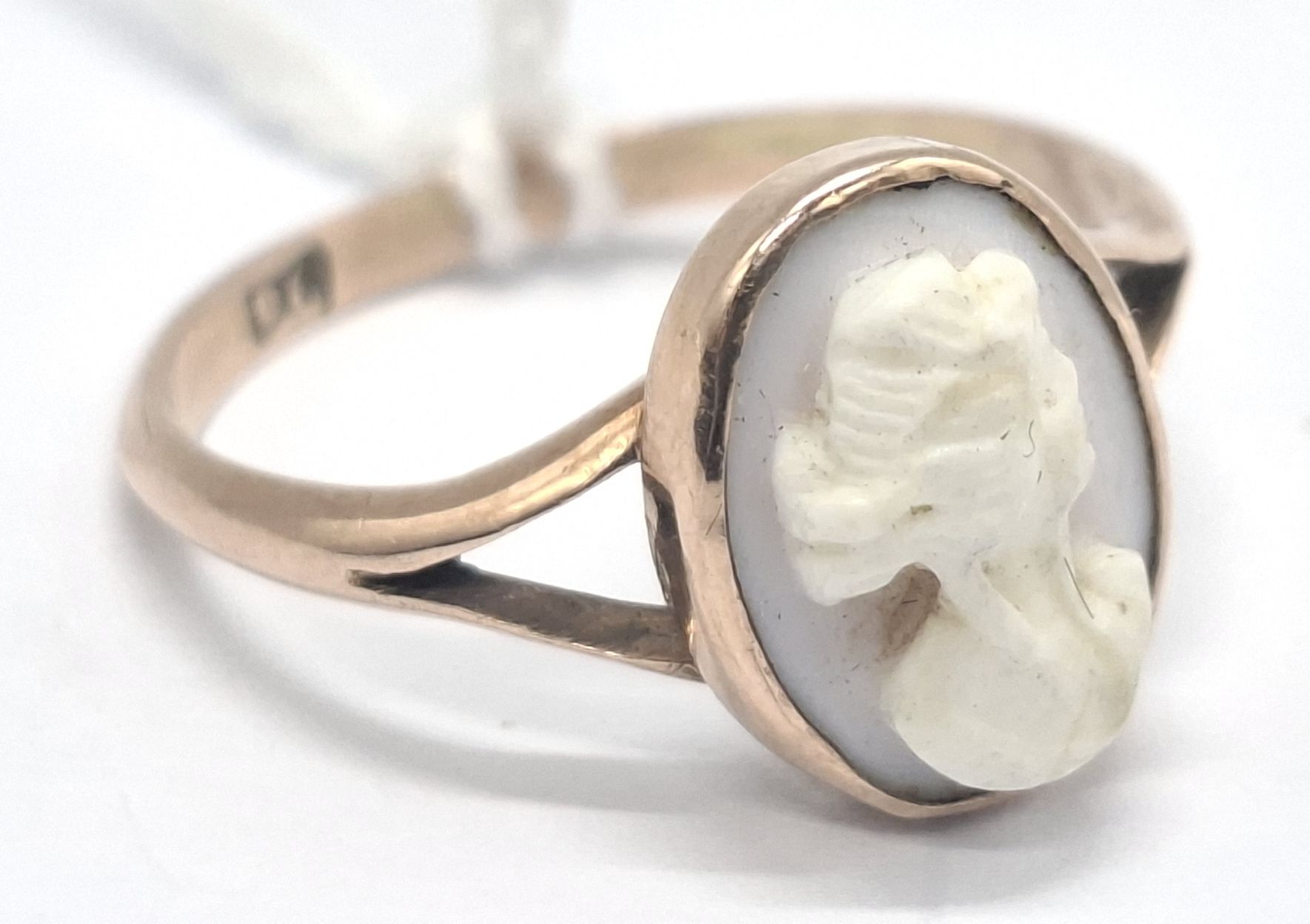 1115 · 9CT GOLD CAMEO RING