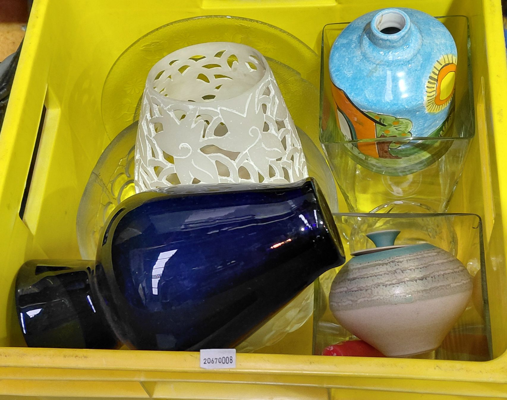 POTTERY, CRYSTAL AND GLASSWARE