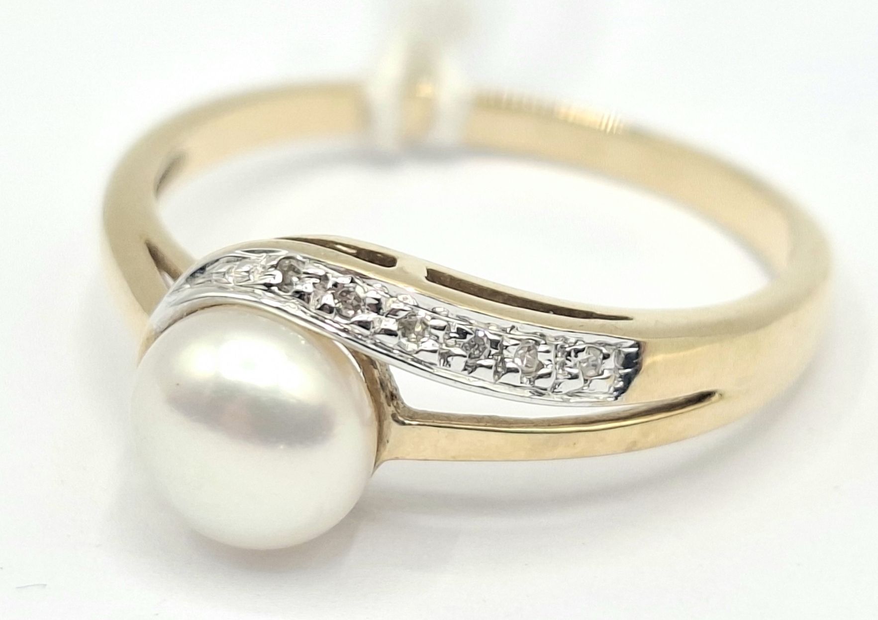 9ct Pearl And Diamond Ring