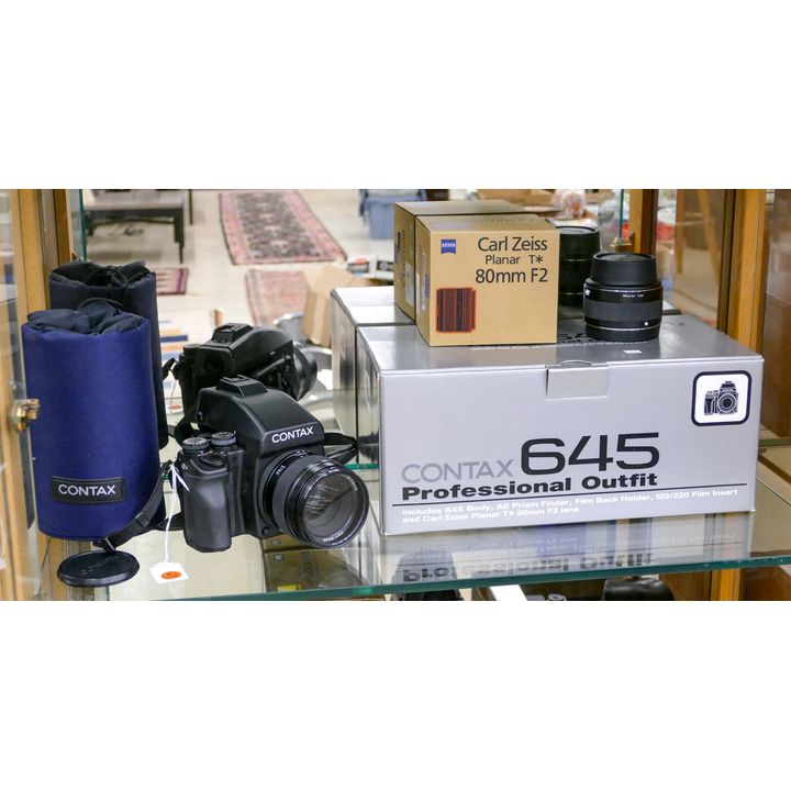 Contax 645 Medium Format Camera with Planar T 80mm