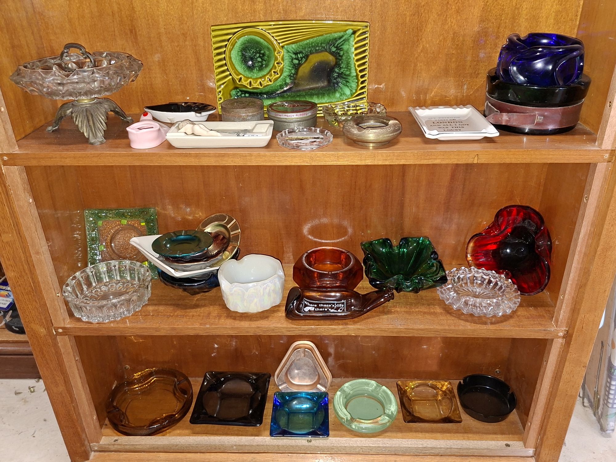 COLLECTION OF NOVELTY ASHTRAYS