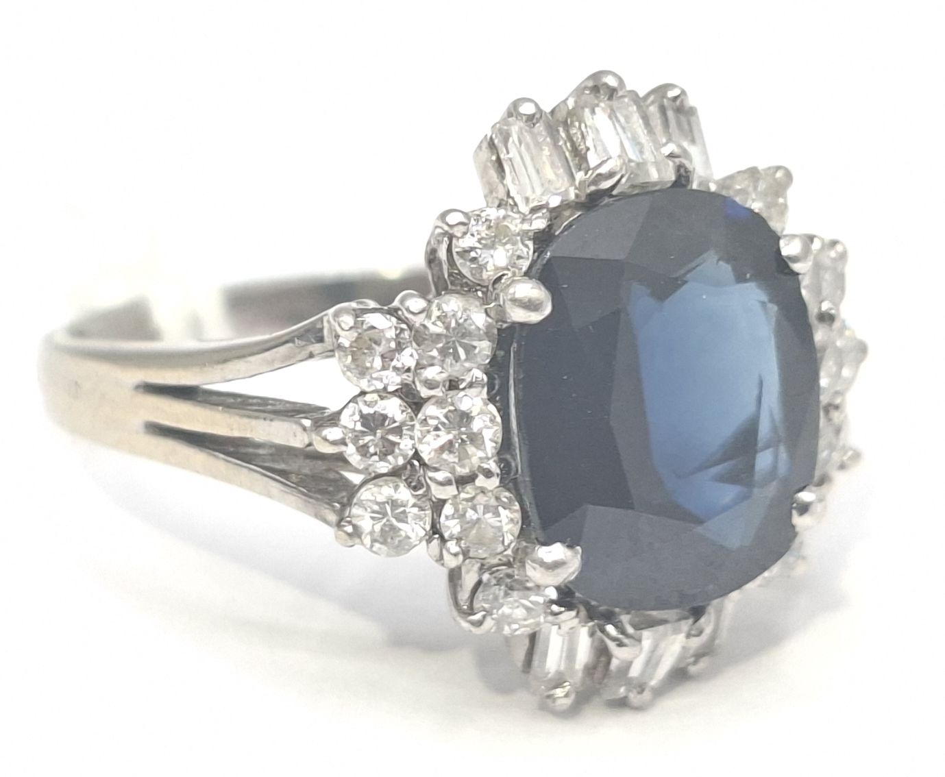 18ct Gold Sapphire Diamond Ring
