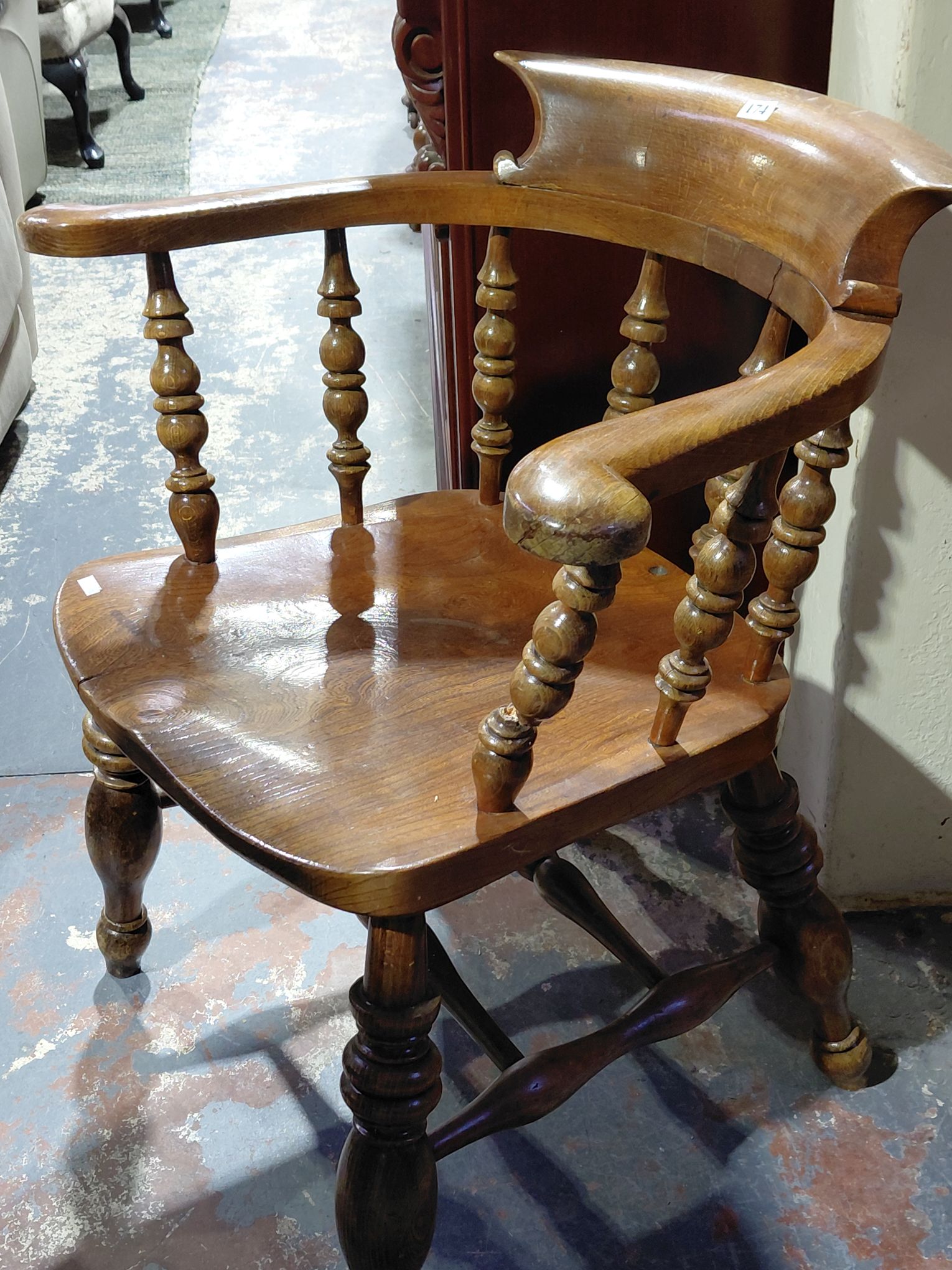 174 · ENGLISH OAK AND ELM SMOKERS BOW