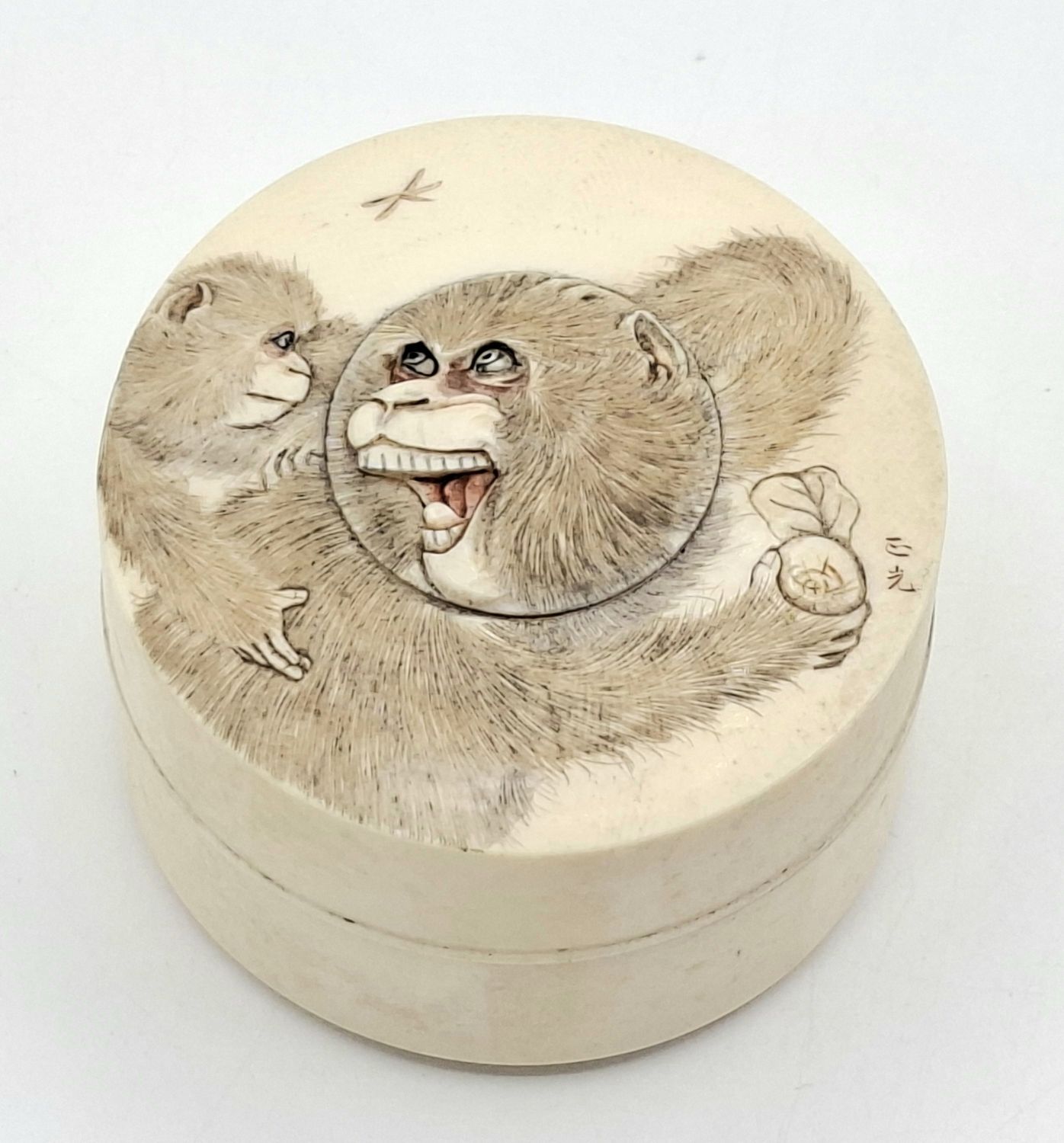 16 · JAPANESE CARVED IVORY TRINKET BOX