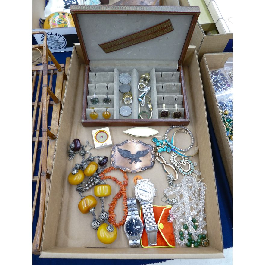 Box Old Jewelry and Wrist Watches