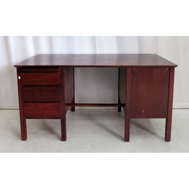 PARTNER'S DESK