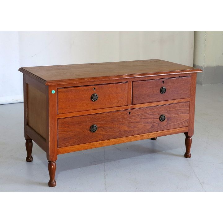 OAK LOW CHEST OF DRAWERS