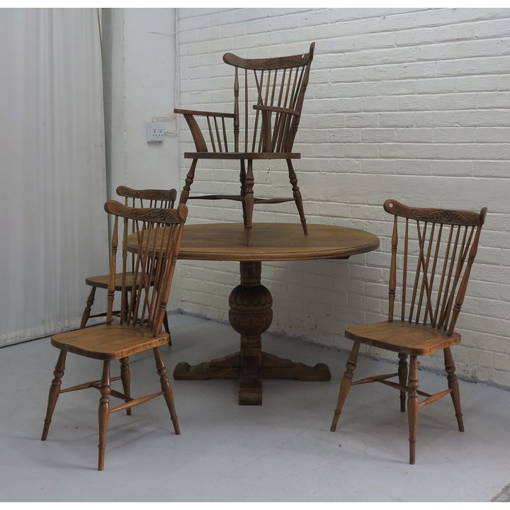 CIRCULAR OAK DINING TABLE AND SET OF 4 CHAIRS