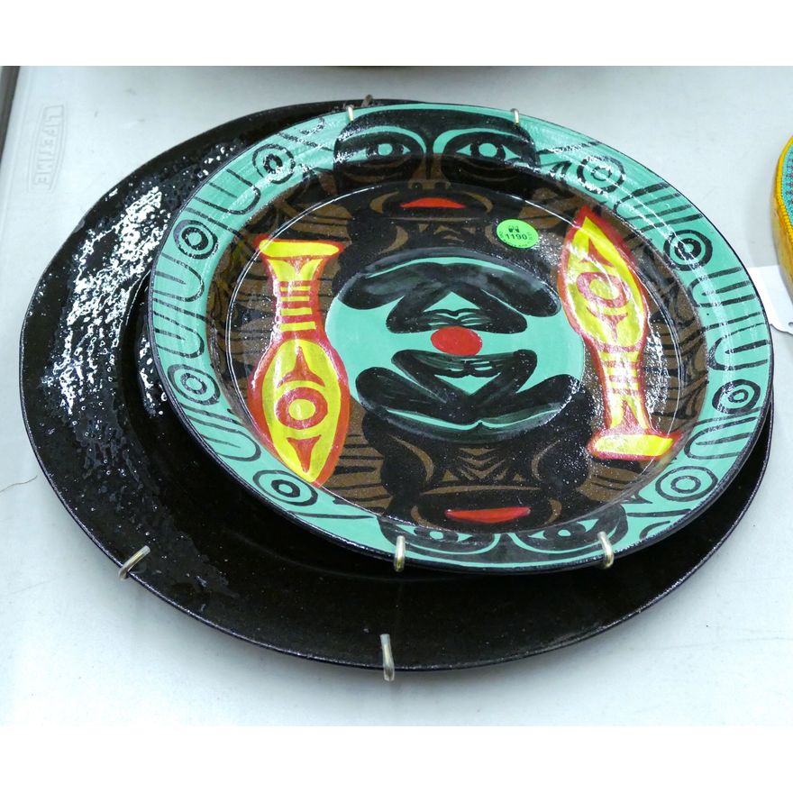 2pc Doe Stahr NW Native Studio Pottery Plates 10'' and 12.5''