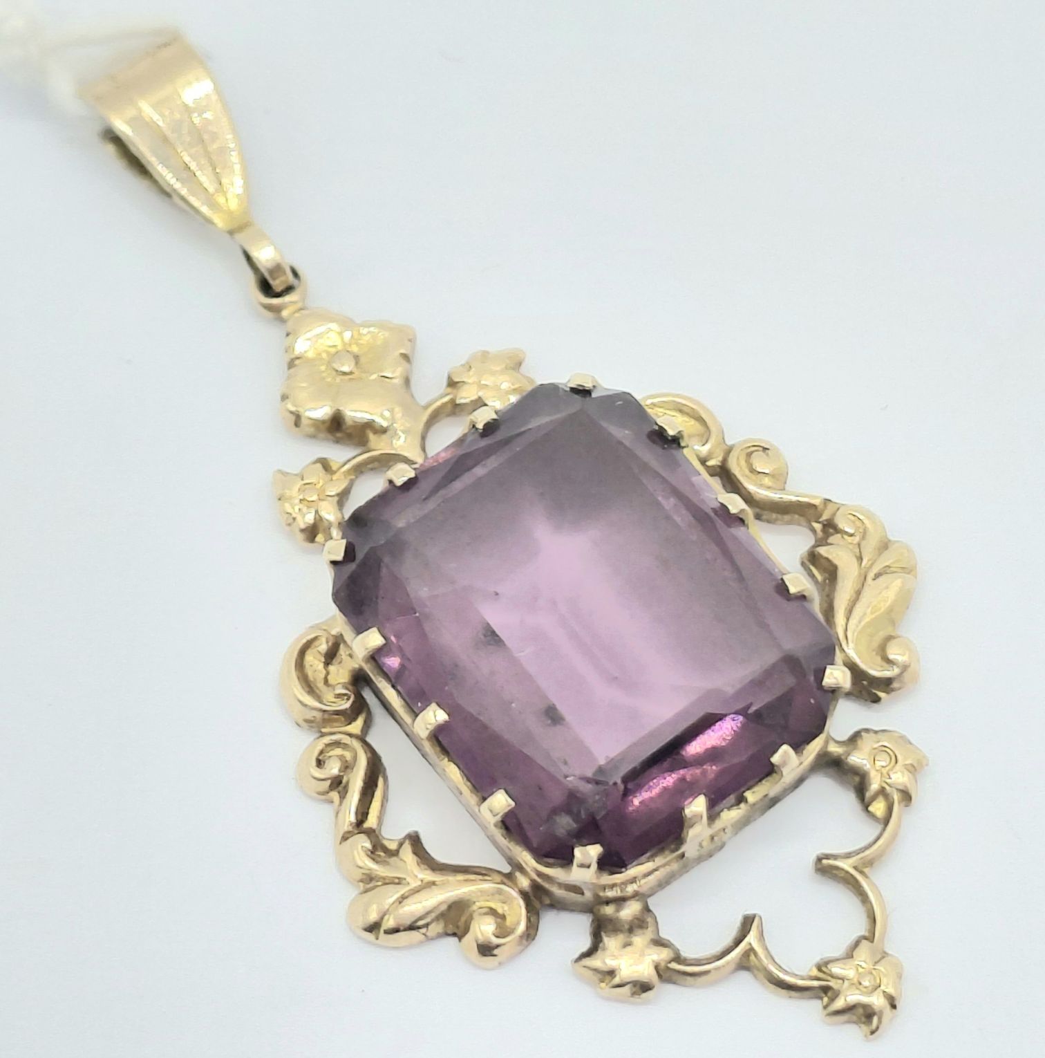 9ct Yellow Gold And Paste Pendant