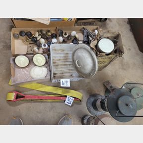 3 boxes of Indian wall decorations, porcelain lid, refrigerator dish and TV tube