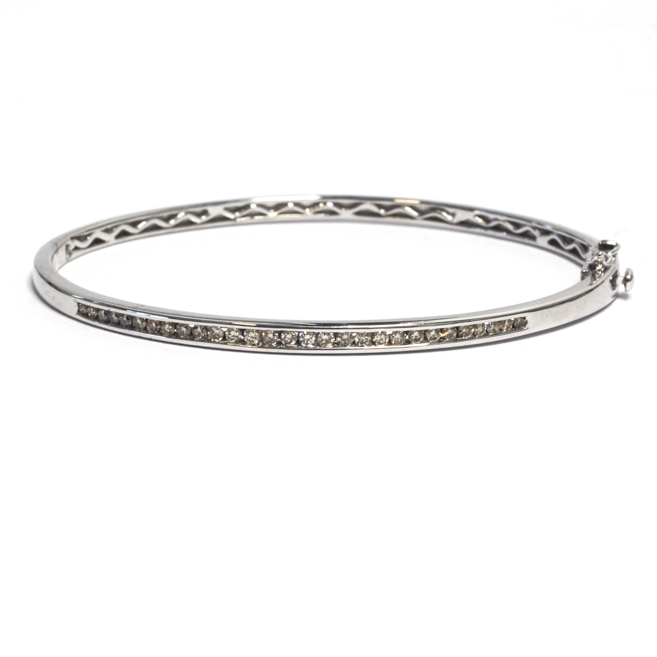 248. · 0.50ct Diamond Bangle, 9.5g
