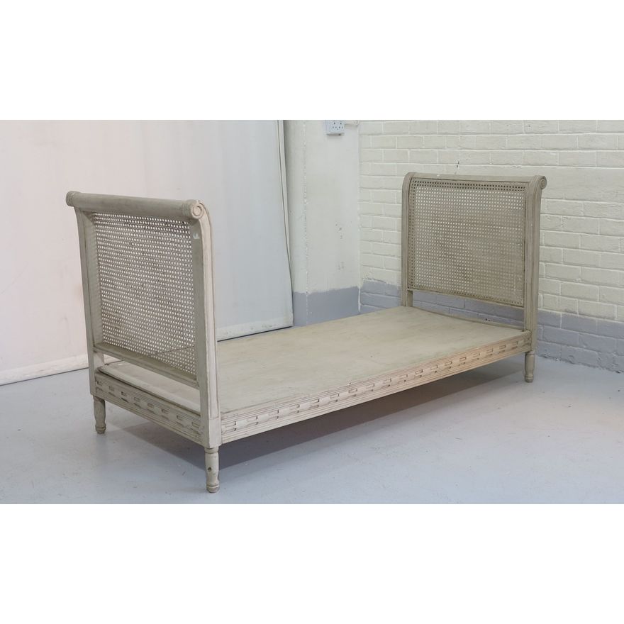 FRENCH RATTAN AND PAINTED WOOD DAYBED