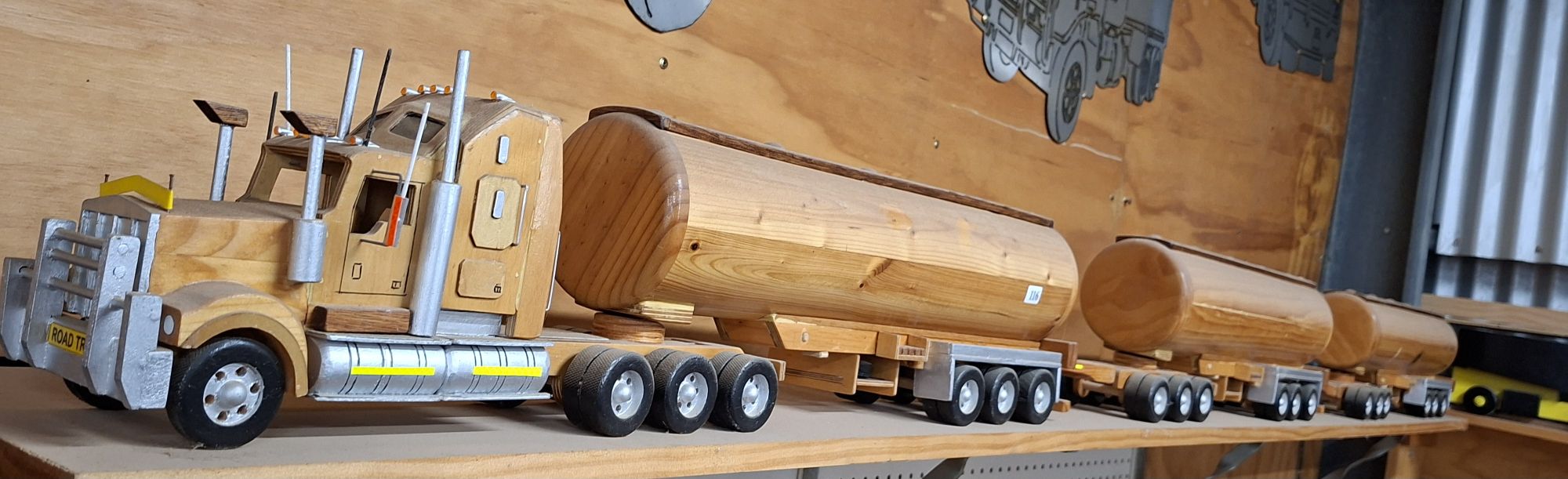 116 · LARGE WOODEN TRUCK