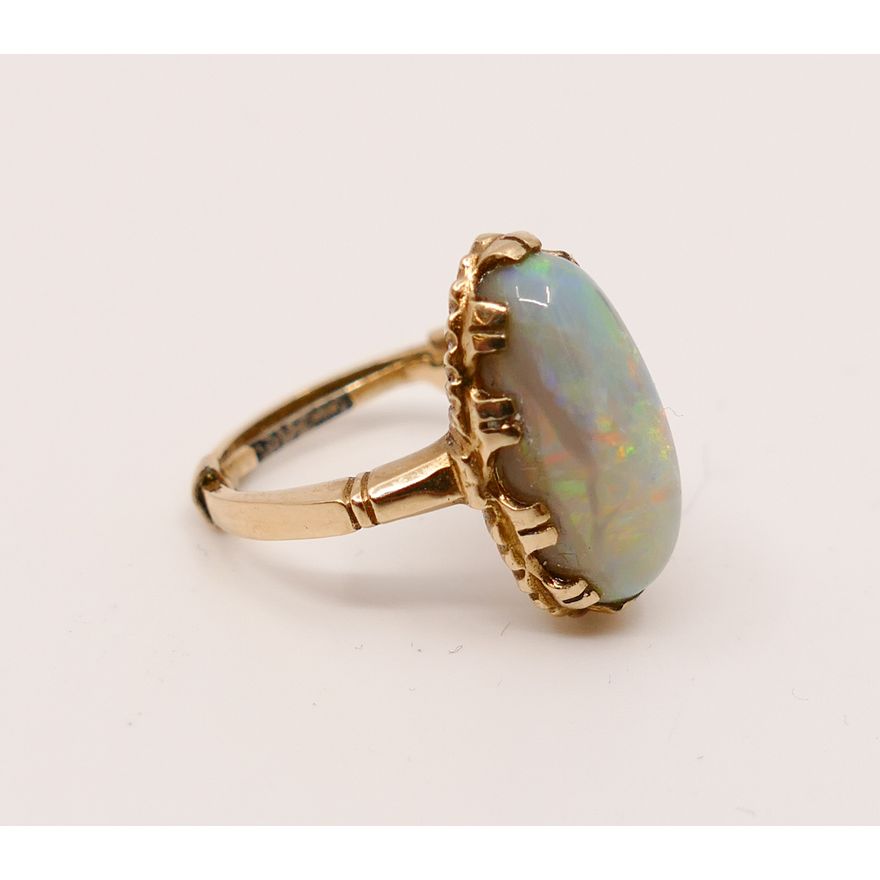 14K and Opal Ring. Size 5. 5.13g TW